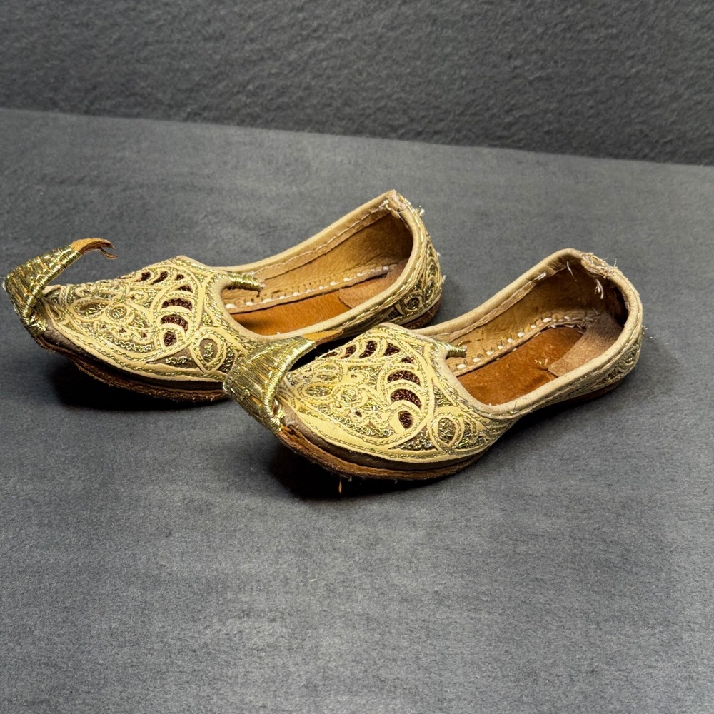 Vintage Gold Embroidered Indian Khussa Mojari Curled Toe Shoes Small Size